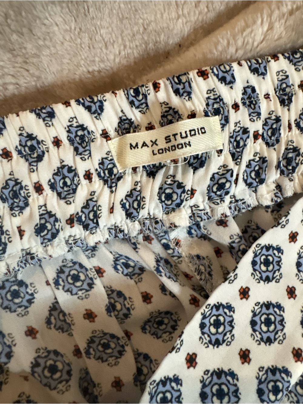 Max Studio White Wide-Leg Pants with Blue Geometric Print - Picture 4 of 4
